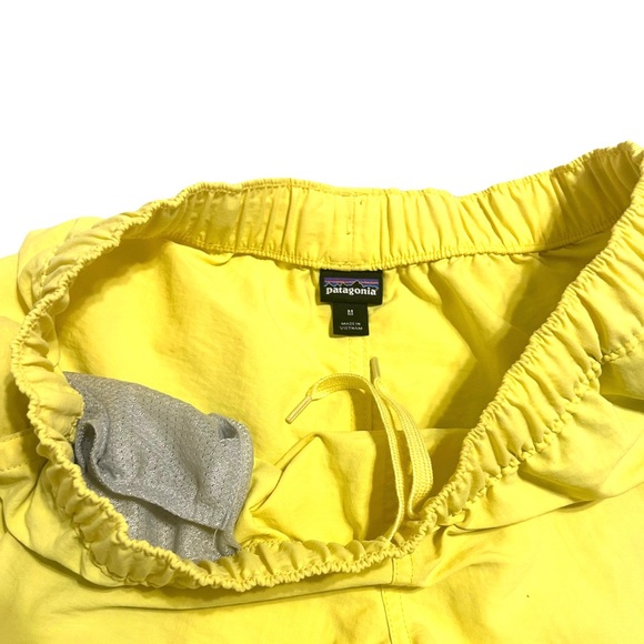 || NEW || Patagonia Barley Baggie Yellow Shorts Women’s Medium - Picture 4 of 4